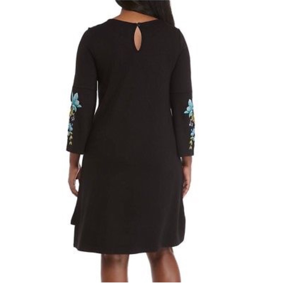 ๐HP๐Shift Dress 3/4Bell Sleeve Floral Embroidery - Picture 5 of 8